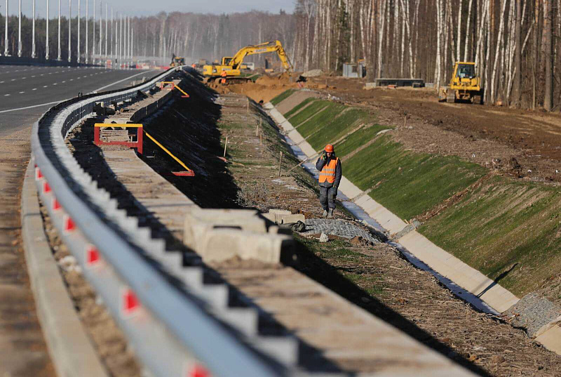 Безопасные методы и приемы выполнения работ в непосредственной близости от полотна или проезжей части эксплуатируемых и автомобильных и железных дорог